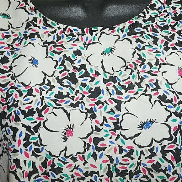 Multicolored top w/key hole back - Picture 2 of 5